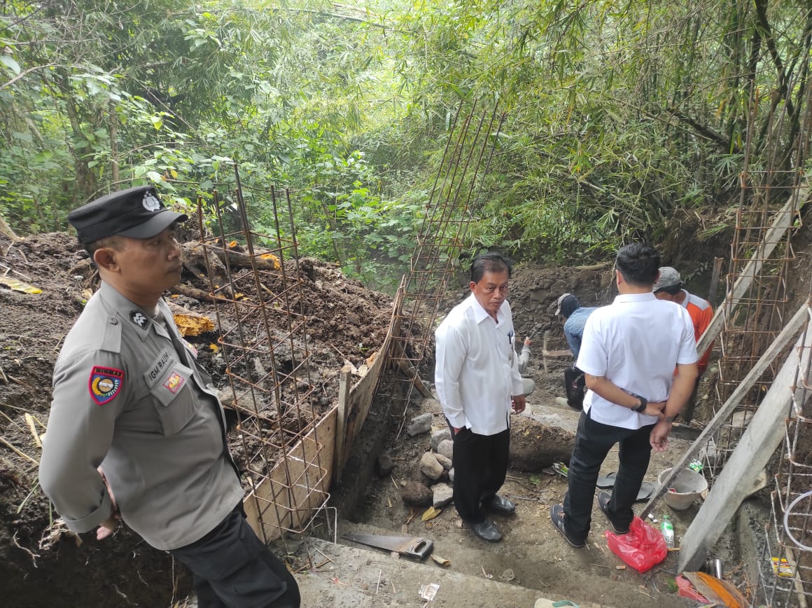 MONITORING PROGRAM PEMBUATAN JALAN USAHA TANI DI SUBAK SUMAMPAN DALAM DESA SINGAPADU KALER